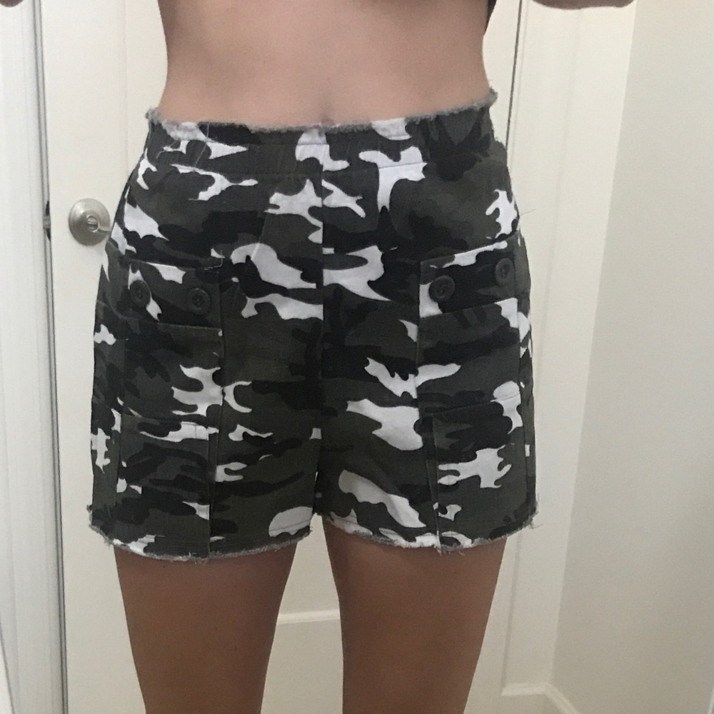 High Waist Camouflage Shorts - Picture 5 of 8